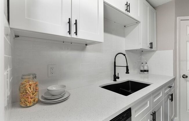 2 beds, 1 bath, $1,395, Unit APARTMENT A5