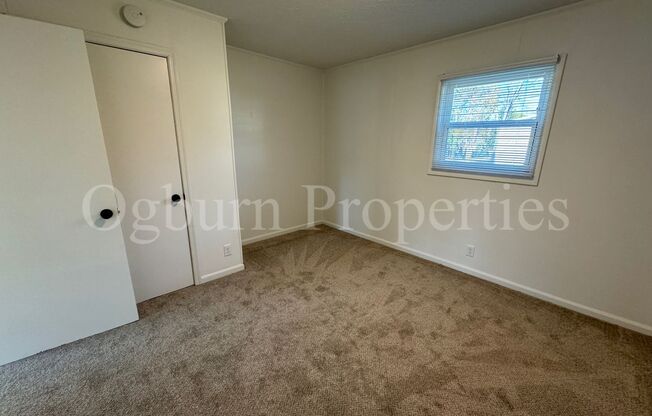 2 beds, 1 bath, $895, Unit 216-D