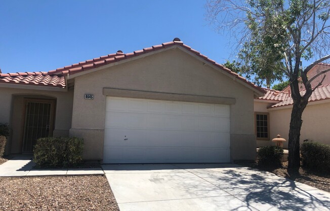SINGLE STORY, 3 BEDROOM 2 BATH HOME. VAULTED CEILINGS,