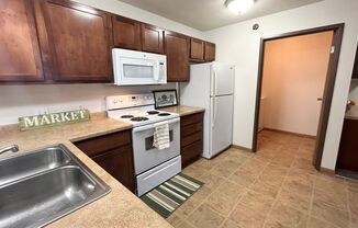 2 beds, 2 baths, 930 sqft, $1,020, Unit 800-108