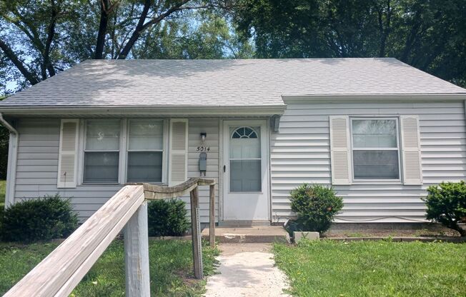 Newly refreshed 2bdr/1bdt house in Kansas City, KS