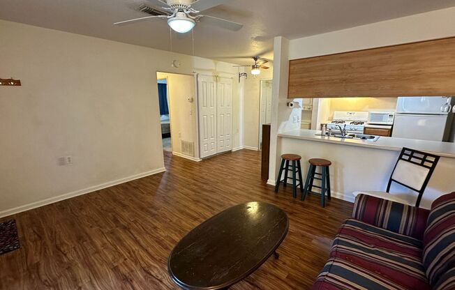 2 beds, 1 bath, $995, Unit Unit 1113