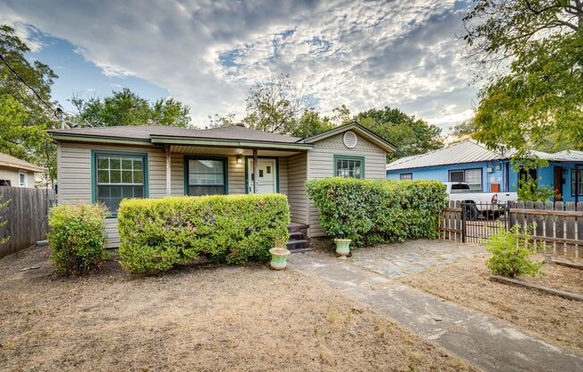 Urban Farmhouse - 2BD/2BA - Work Shop - Huge 1/3 acre - Real Wood Floors - Chickens Optional  - $2200
