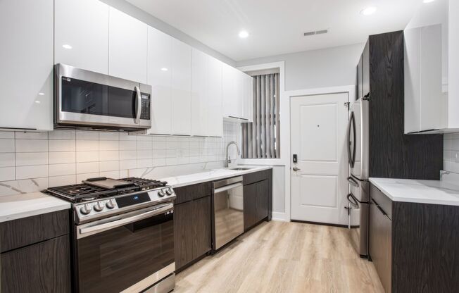 7642 48 N EASTLAKE TERRACE