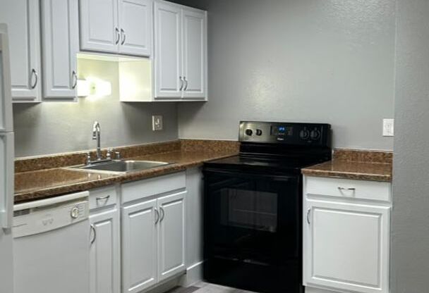 3 beds, 1 bath, 945 sqft, $1,600, Unit 1326 L1