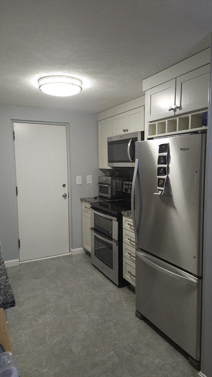 2 beds, 1 bath, 877 sqft, $2,500, Unit 12