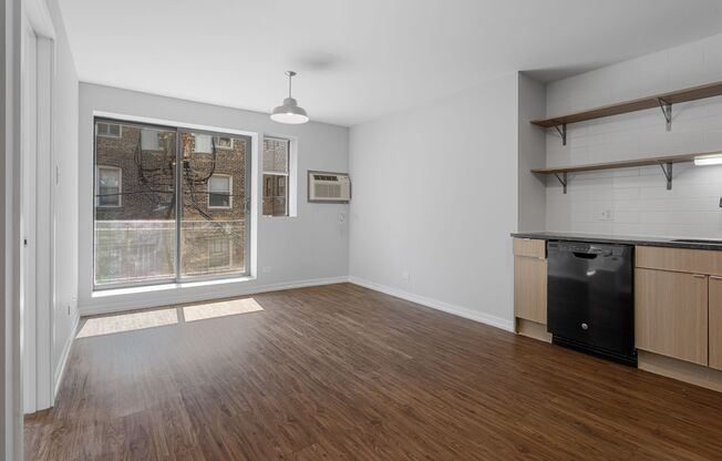 2 beds, 2 baths, $2,400, Unit 414