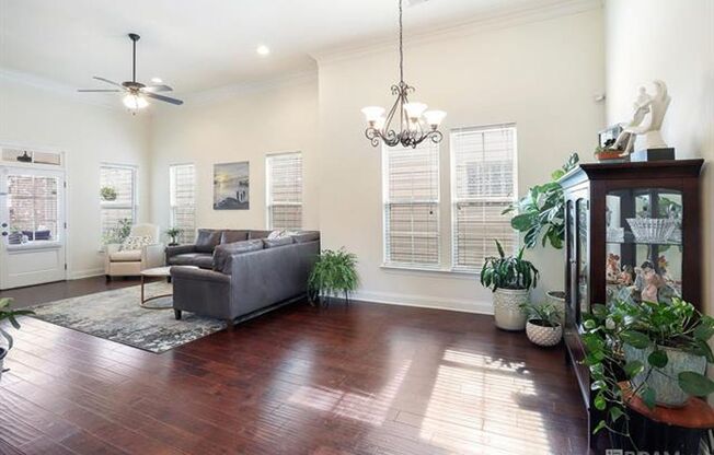 4 Bedroom House House in Gated Community| Community Pool & Gym