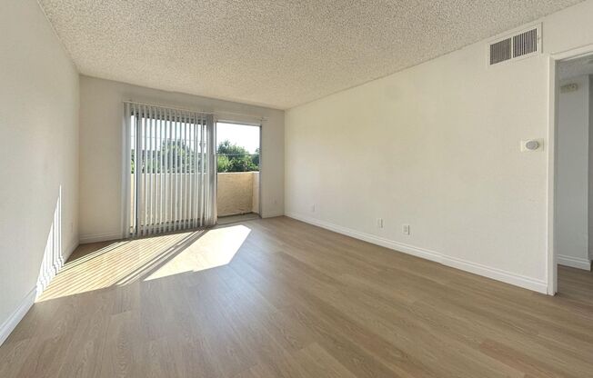 1 bed, 1 bath, 700 sqft, $1,695, Unit 25
