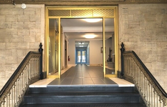 2 beds, 1 bath, 850 sqft, $3,700, Unit 605