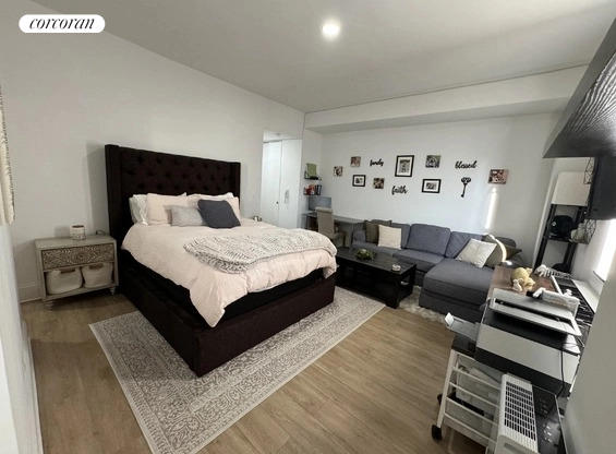 Studio, 1 bath, $3,650, Unit 20B9