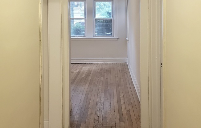 2922 N Albany Avenue