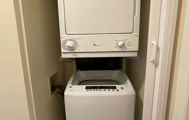 2 beds, 2 baths, 1,000 sqft, $1,975, Unit 14229 #304