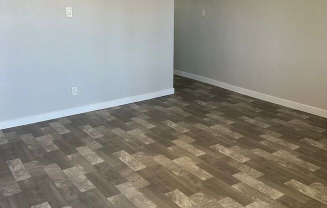 2 beds, 1 bath, 810 sqft, $1,195, Unit 76