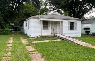 3 beds, 1 bath, $775