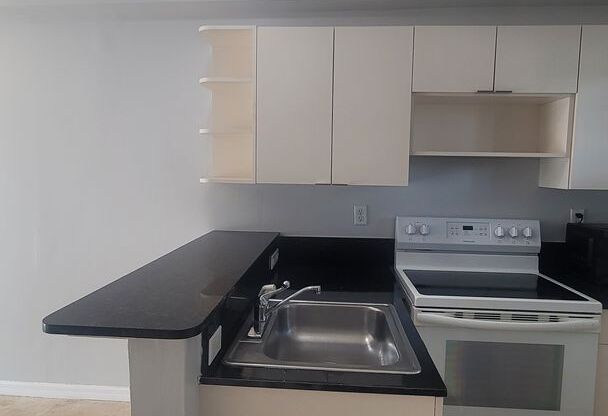 1421 SW 3 ST