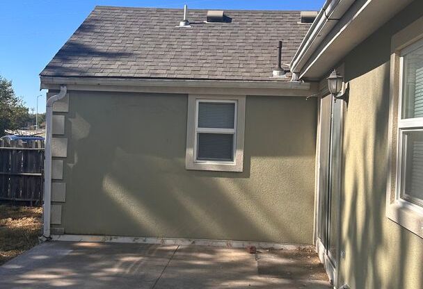 $945 - 2 bedroom/ 1 bathroom - Single Family Home