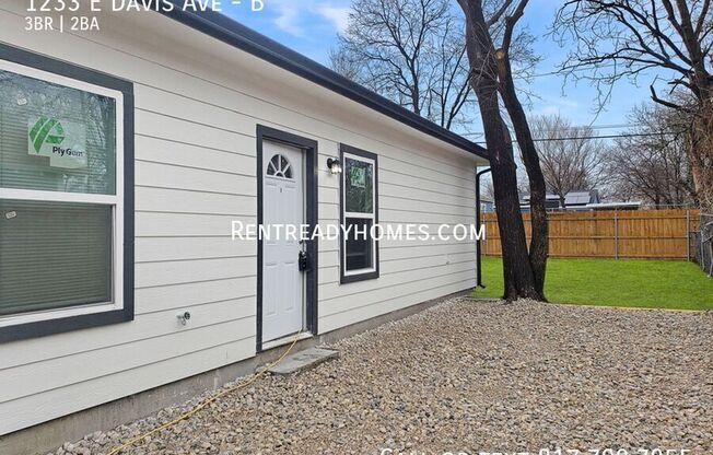 1233 E DAVIS AVE
