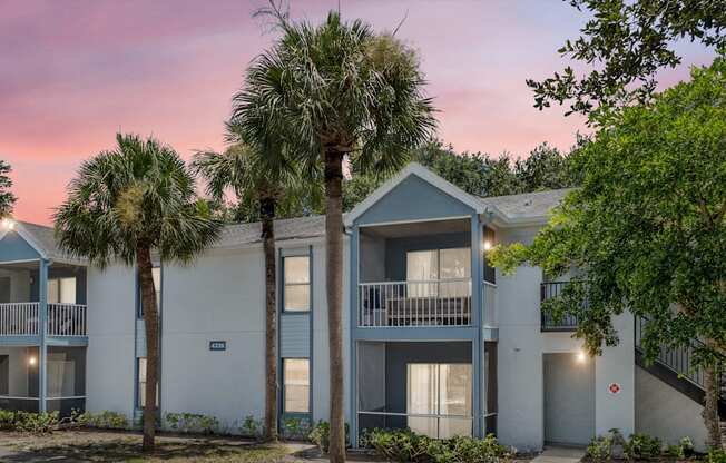 Welcome to Aqua Bay Apartments in Naples