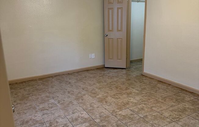 2 beds, 2 baths, 844 sqft, $1,155, Unit 211