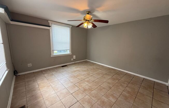 Large 3 bed 1 bath! - Elwood!
