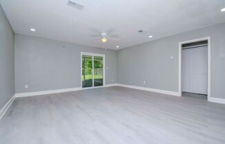 2/1 Duplex with fenced backyard located in Brandon