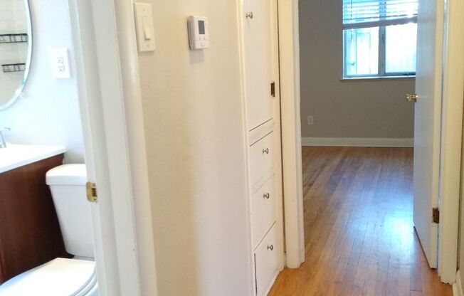 2 beds, 1 bath, $2,295