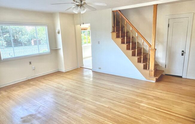 Mt. Tabor/WPU 3-level Home with Gas Heat/Range, On-Site Laundry, Off-street Parking