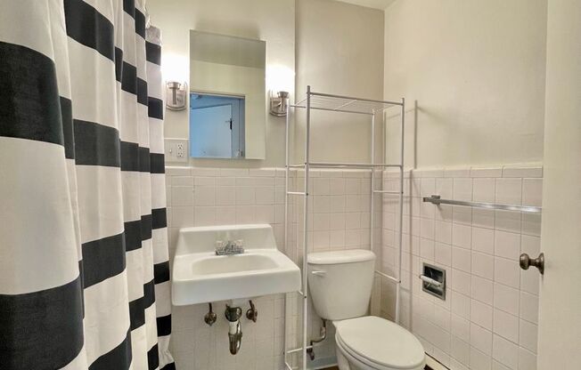 Gorgeous Studios/1 Beds with Incredible Views!