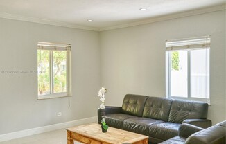 3835 SW 58 CT