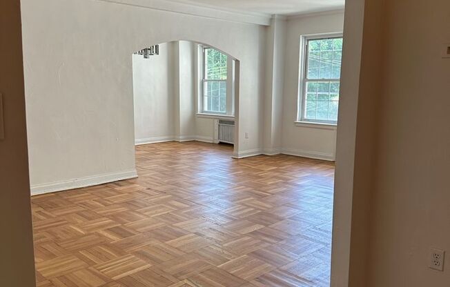 1 bed, 1 bath, 803 sqft, $1,510, Unit Royal York 304