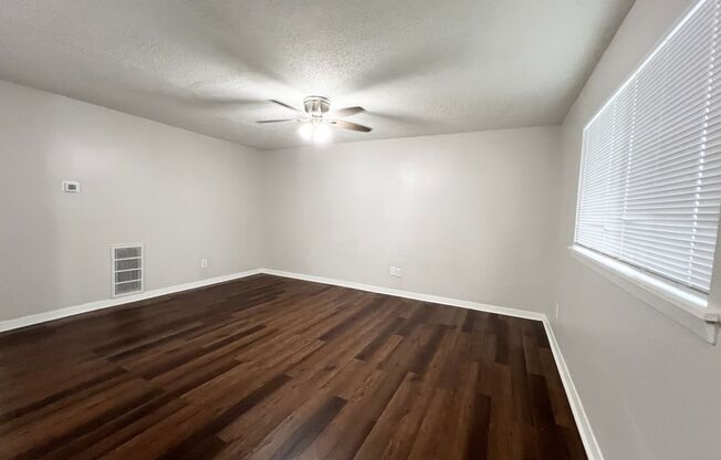 2 beds, 1 bath, $725, Unit KAY0111