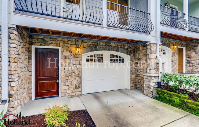 Pet free 3 bedroom Home with natural lighting throughout!