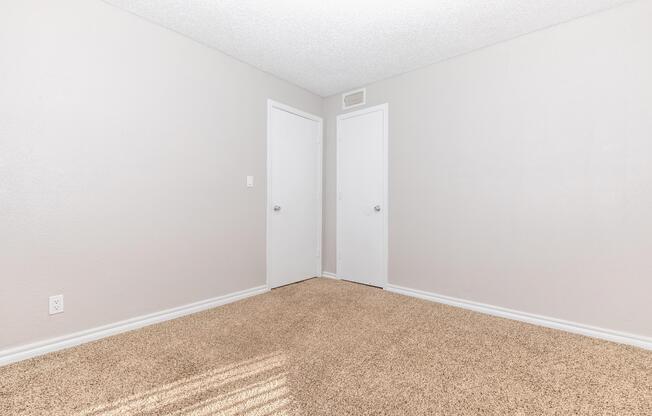 2 beds, 1 bath, 850 sqft, $818