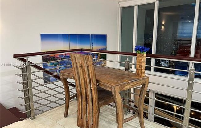 1 bed, 1 bath, 981 sqft, $3,350, Unit 41 SE 5th St # 2305