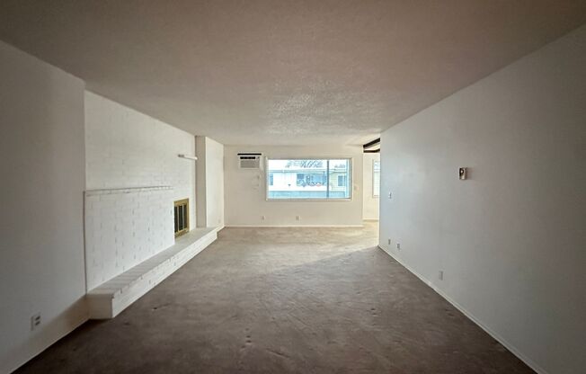 2 beds, 1 bath, $1,295, Unit Apt F