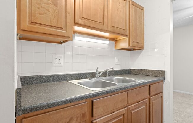 2 beds, 1 bath, 800 sqft, $1,100, Unit 379-206