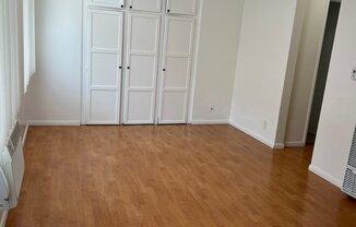 214 W MAPLE ST