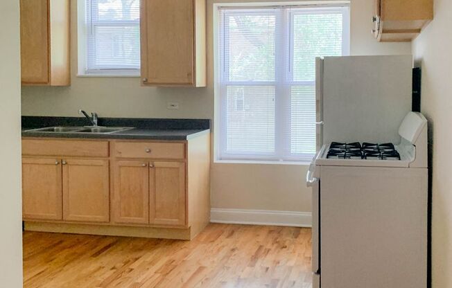 1 bed, 1 bath, 645 sqft, $1,795, Unit 3525.5-1S