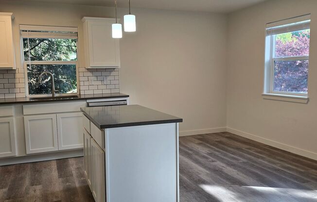 3 beds, 2 baths, 1,075 sqft, $2,050, Unit 213