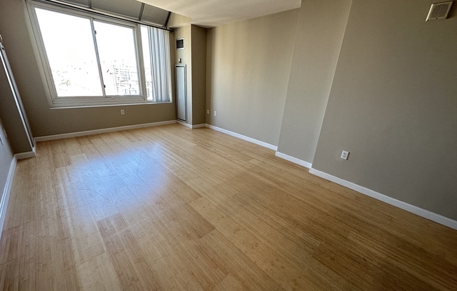 1 bed, 1 bath, 744 sqft, $3,500, Unit 2401