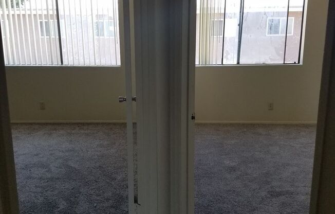 2 Bedroom, 2 Bath condo in Secured complex. MUST SEE!!!!