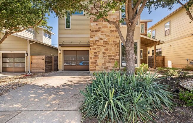 Stunning Modern Home in Desirable 78704 Neighborhood - Spacious 3 Bed, 3 Bath Oasis