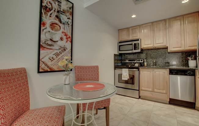 2 beds, 2 baths, 894 sqft, $1,695, Unit 115-17