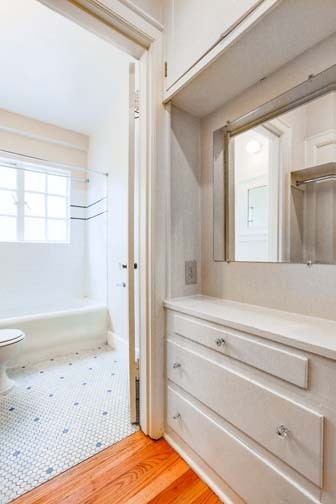 Studio, 1 bath, 425 sqft, $1,225