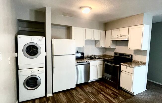 1 bed, 1 bath, $650, Unit H304