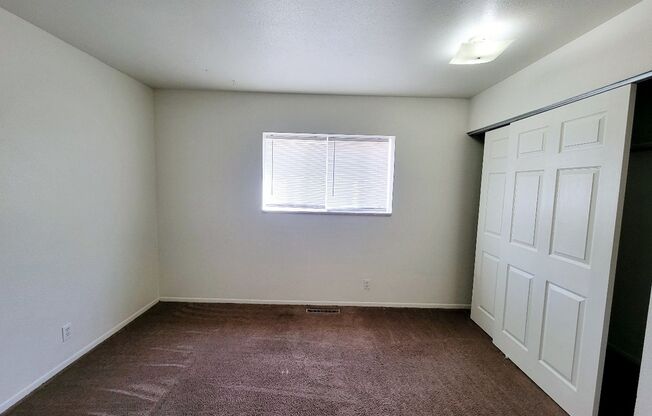 2 beds, 1 bath, 915 sqft, $1,195, Unit 78SR-80