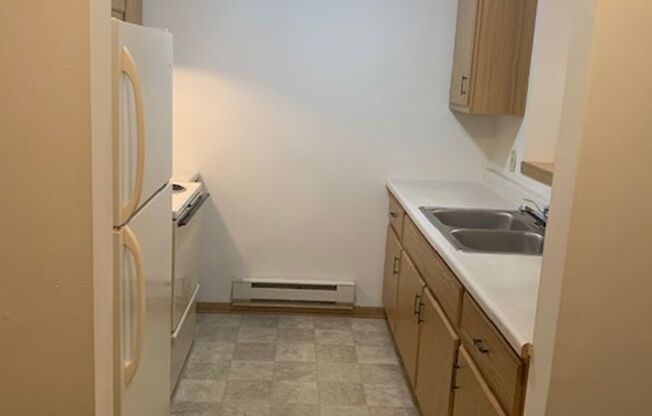 1 bed, 1 bath, 615 sqft, $1,000, Unit 220