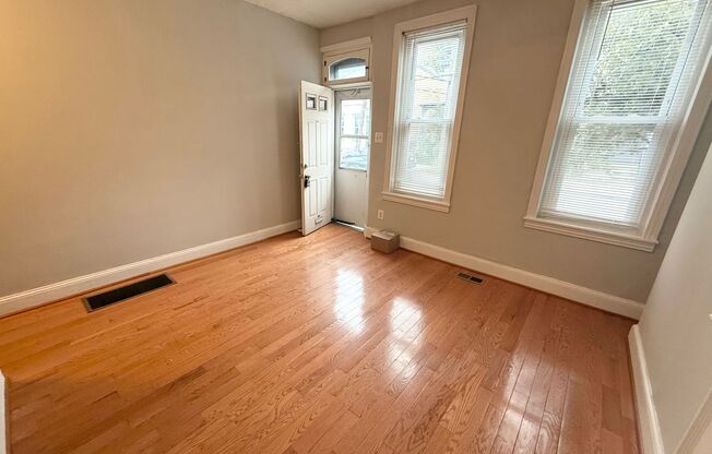 Lovely 2-Bedroom Townhouse in Historic Germantown! Available NOW!