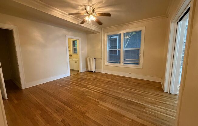 2 beds, 1 bath, 860 sqft, $1,695, Unit 211